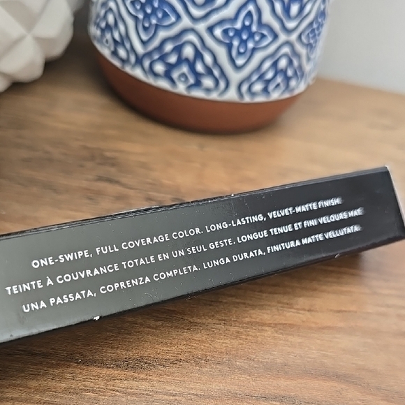 Fenty - Fenty Icon Velvet Liquid Lipstick in The MVP​​ - Picture 7 of 16